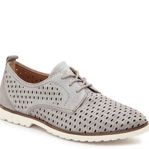 Earth NEW Camino Oxford Silver Suede Size 8
